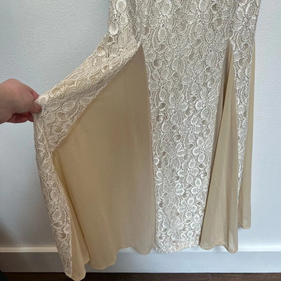 NWT Cachet Lace Dress - Picture 4 of 12